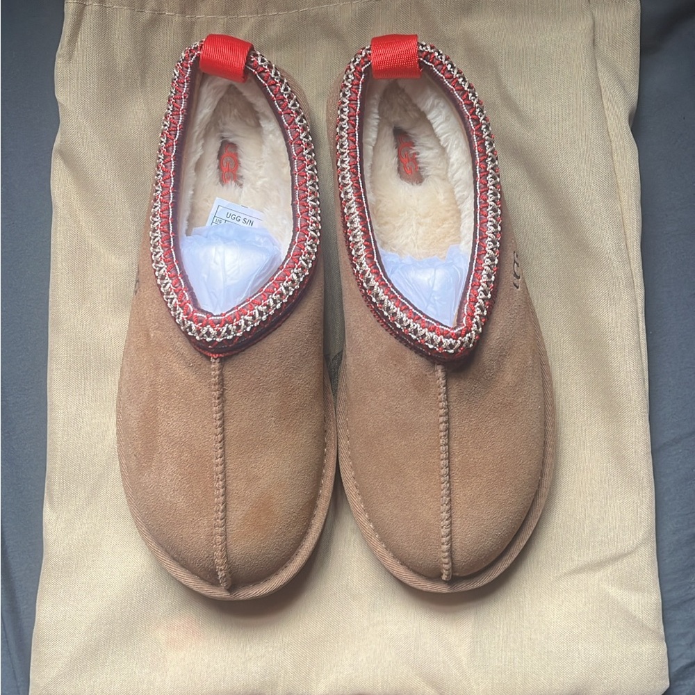 Ugg tasman slippers size 6 in woman’s